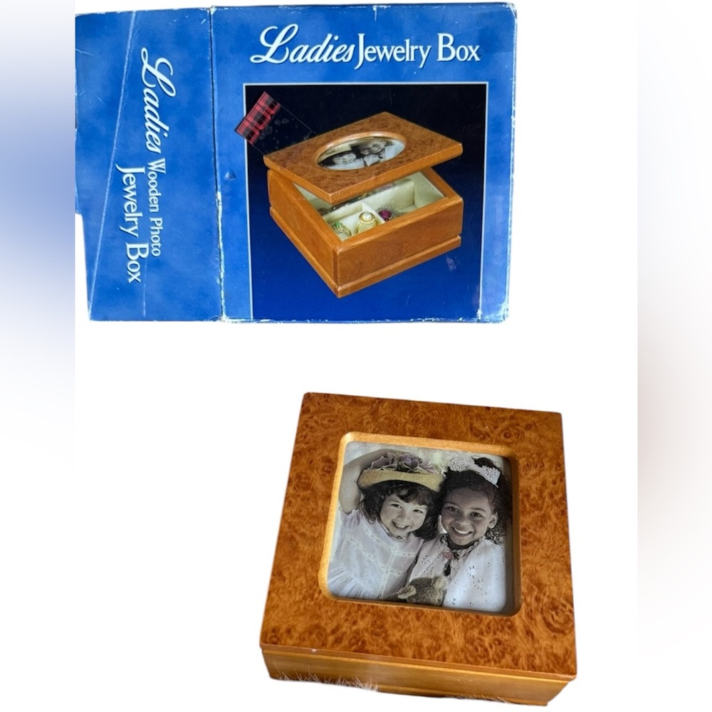 NWT’s Vintage Kmart Oak Finish Jewelry Box with Glass Top & Photo Display